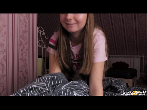 ❤️ Blondie-k bere BFF-ren sakon zurrupatzen du eta esperma jasotzen du ahoan ☑ Azal bideoa %eu.fuckmymac.ruan ☑