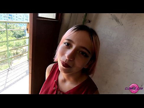 ❤️ Ikasle sentsuak arrotz bat zurrupatzen du kanpoaldean - Cum On His Face ☑ Azal bideoa %eu.fuckmymac.ruan ☑